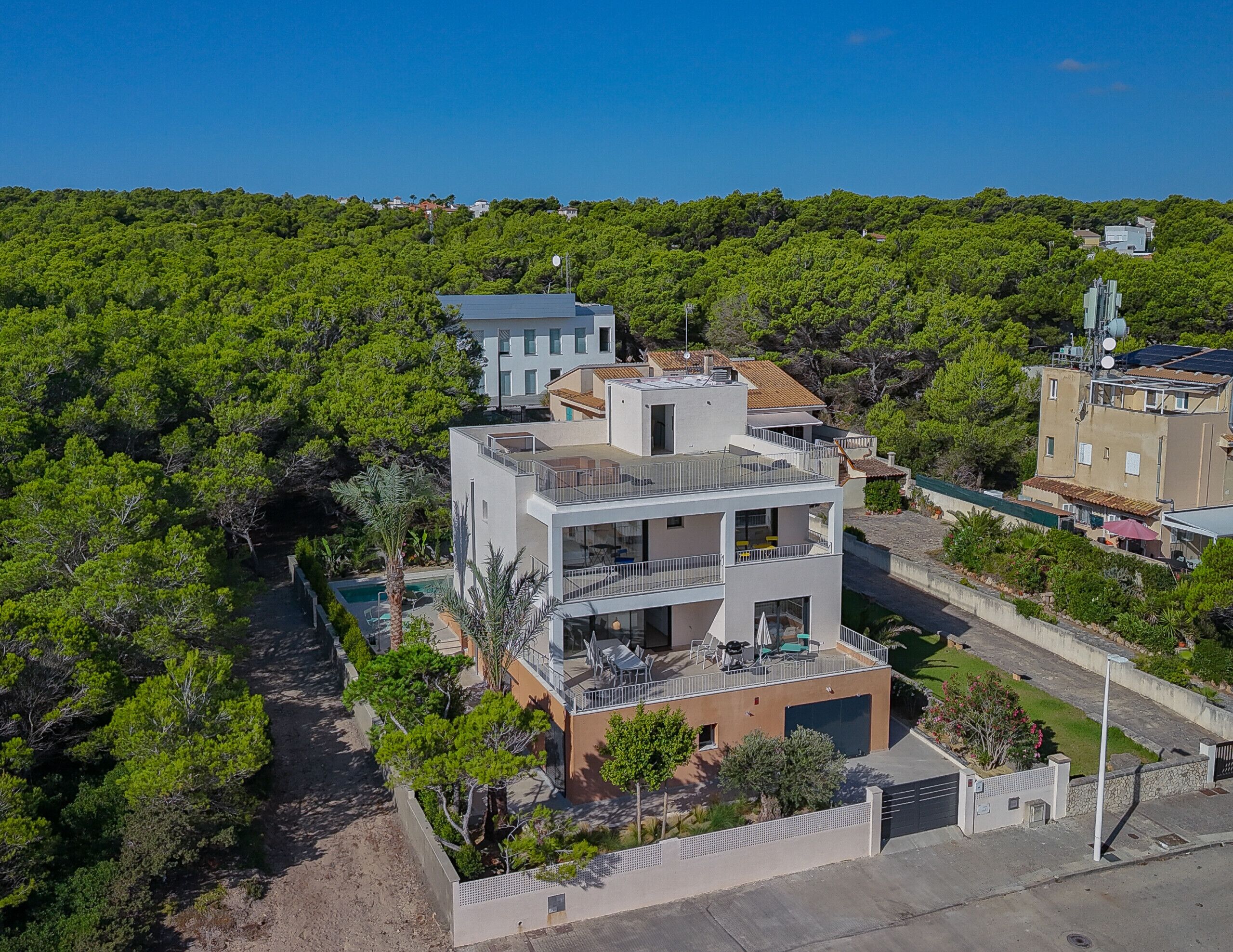 المنشأة من الخارج