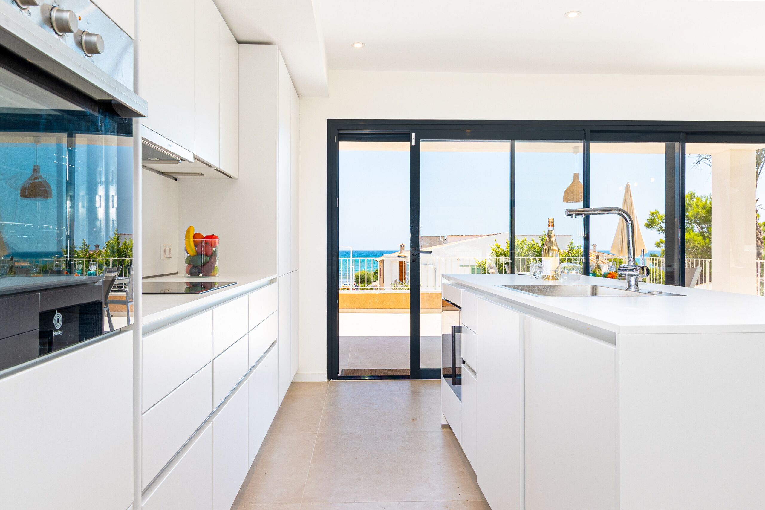 ثلاجة، ميكروويف، فرن، غسالة أطباق