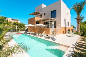 Pool - Villa Mar I Cel in Son Serra de Marina by Home Villas 360 (Son Serra de Marina)