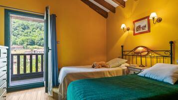 2 bedrooms, iron/ironing board, bed sheets