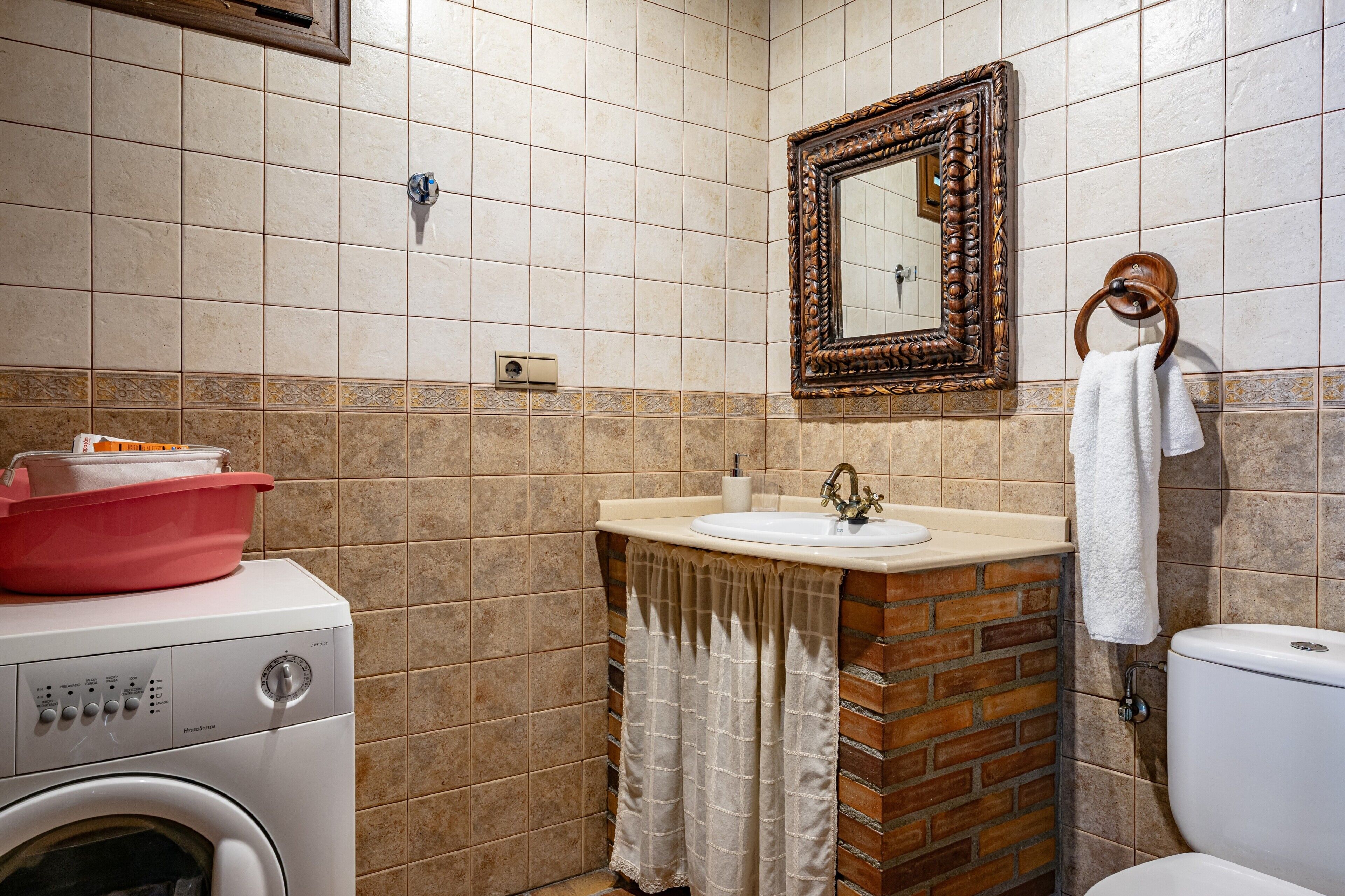 Een douche, een haardroger, handdoeken