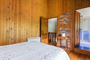 2 chambres, fer et planche à repasser, draps fournis