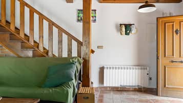 Fernseher, Kamin, DVD-Player