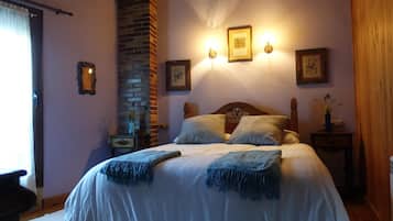 2 bedrooms, iron/ironing board, bed sheets