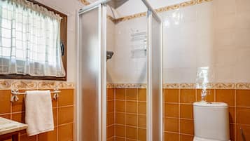 Een douche, een haardroger, handdoeken
