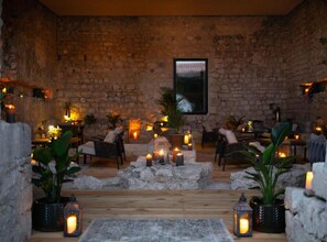 Twin Room (Historic Han Hideaway Twin Room) | Restaurant