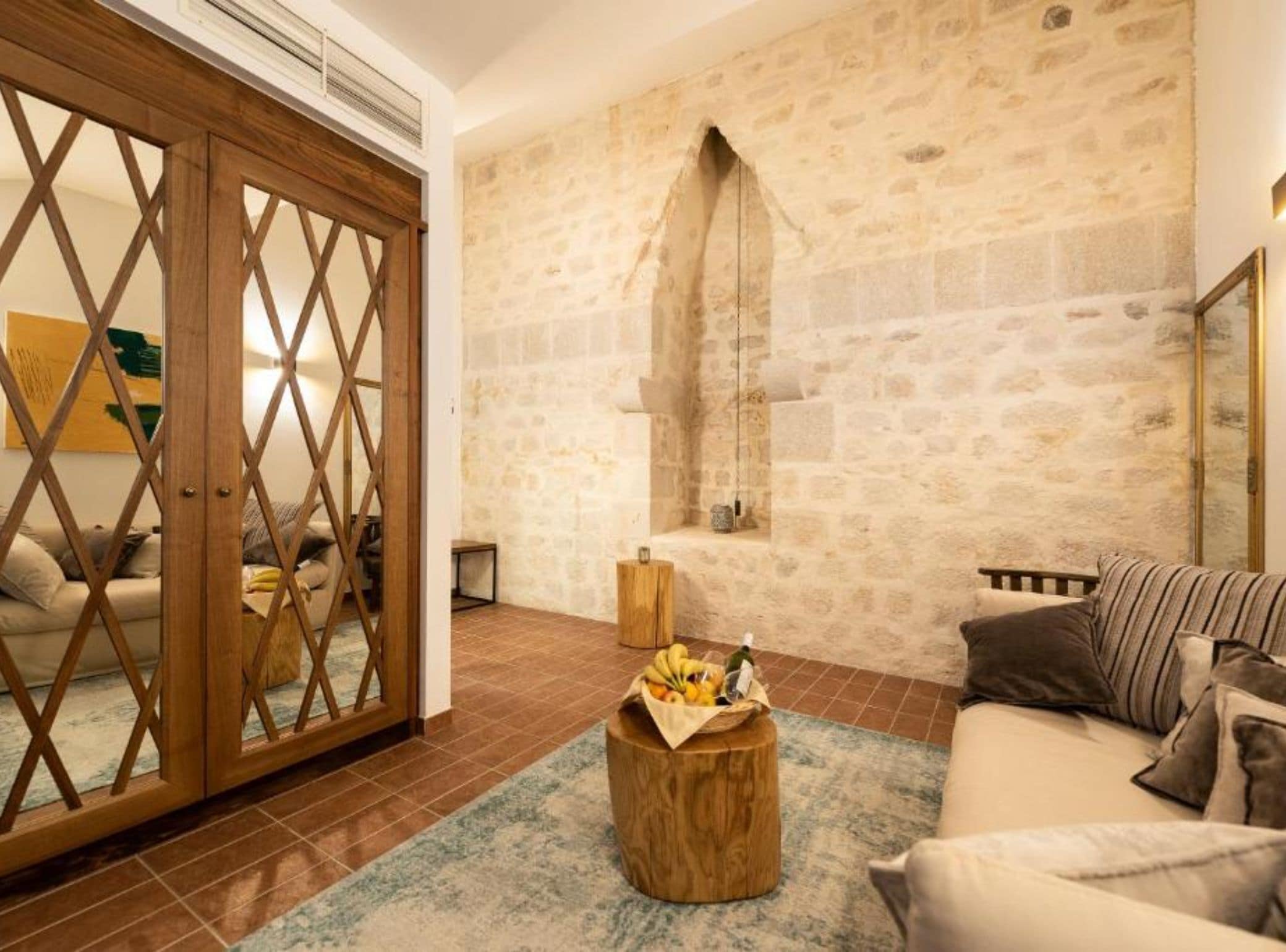 16 habitaciones y cunas 