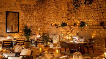 Zweibettzimmer (Historic Han Hideaway Twin Room) | Restaurant