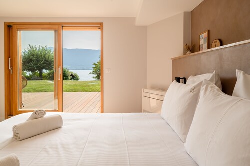 Villa Sarmaz – Accès direct au lac et ponton privé