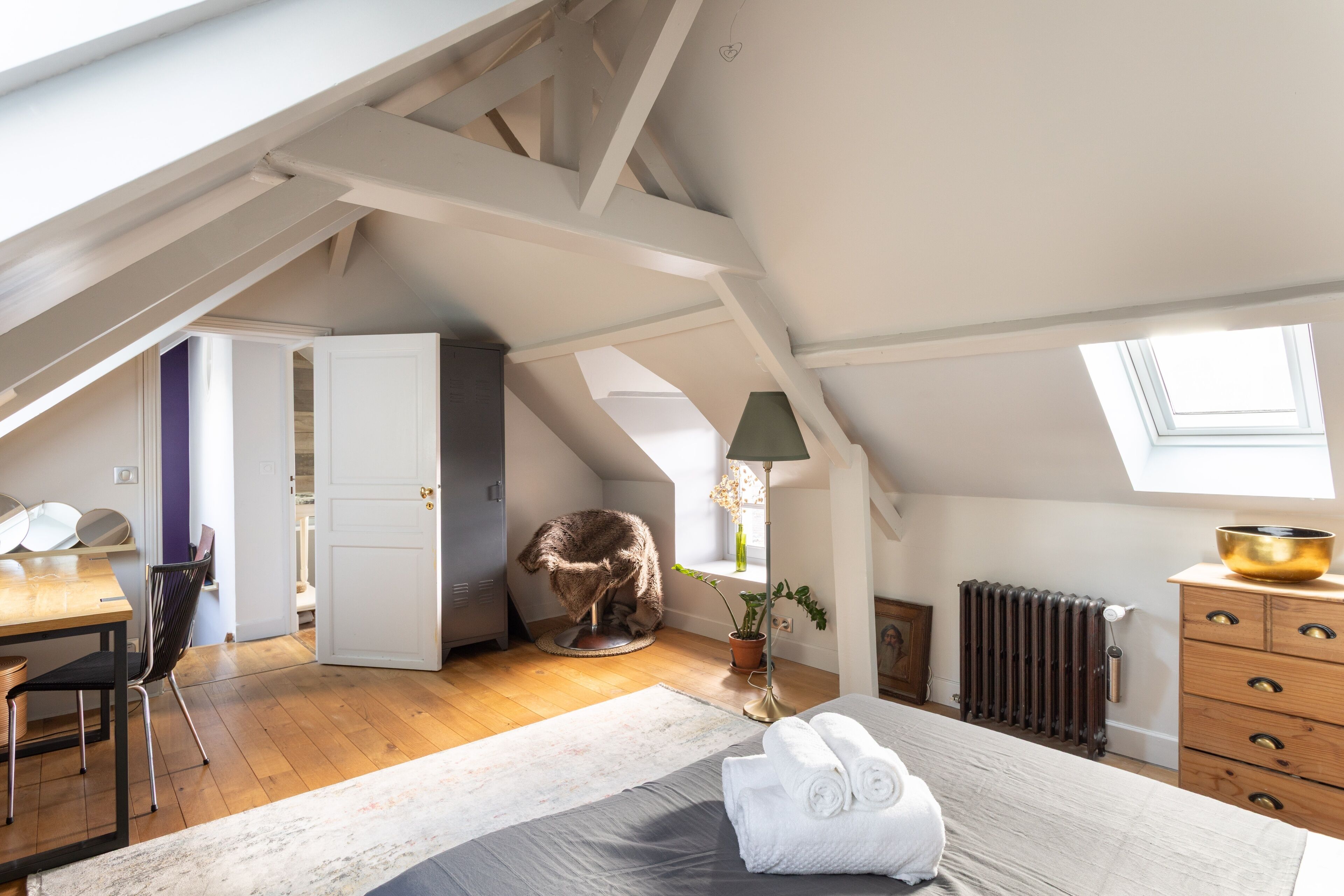 Fer et planche à repasser, Wi-Fi gratuit, draps fournis