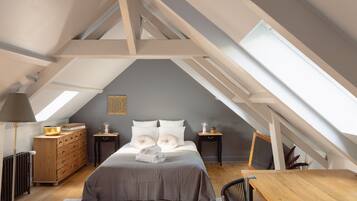 Een strijkplank/strijkijzer, gratis wifi, beddengoed