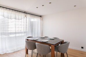 Dining - Les Champs Libres - en bail mobilité (Rennes)