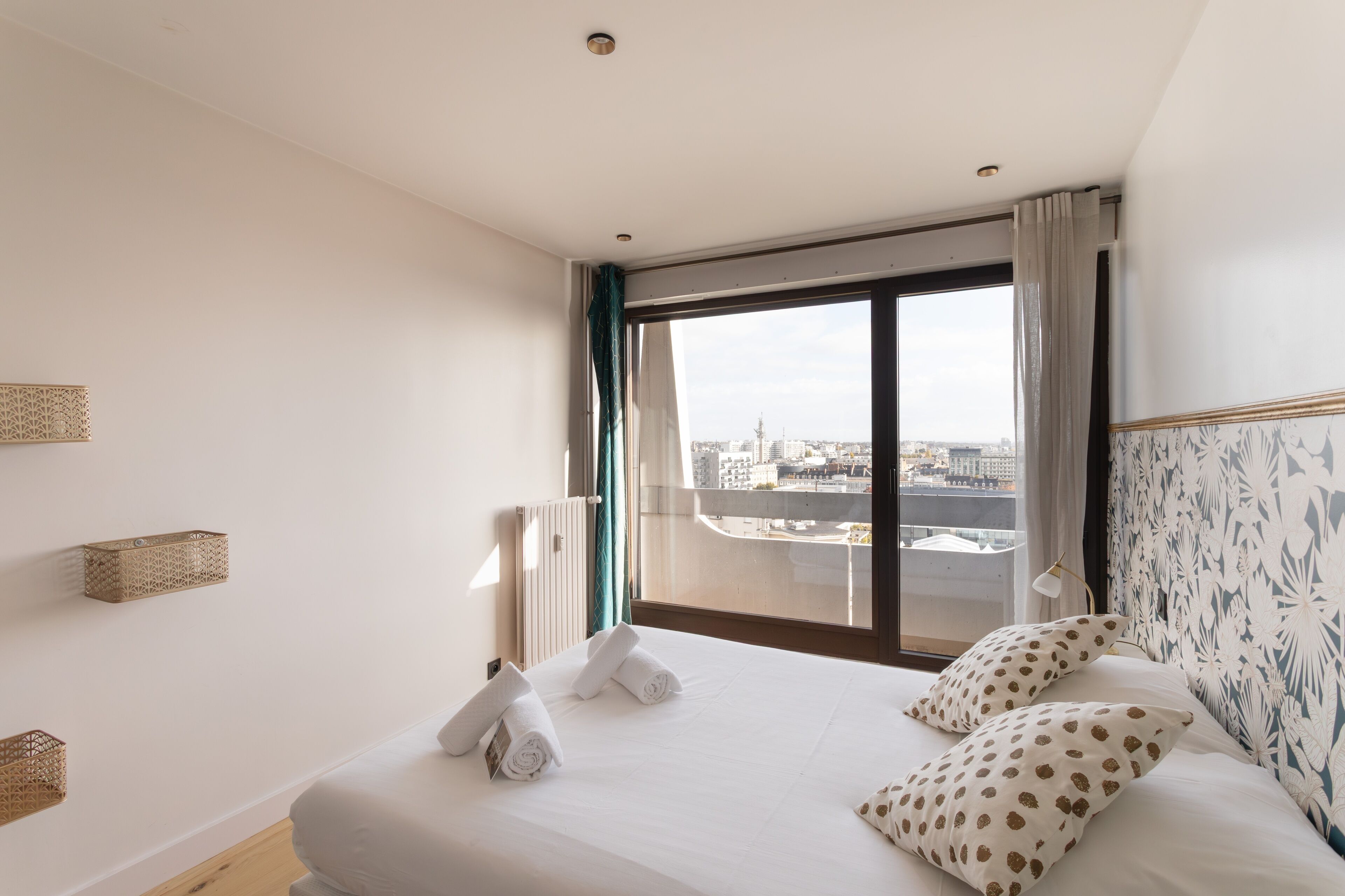 Iron/ironing board, free WiFi, bed sheets