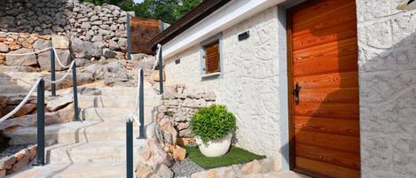 House (Ana’s Stone House Jurčić Kalić w) | Exterior