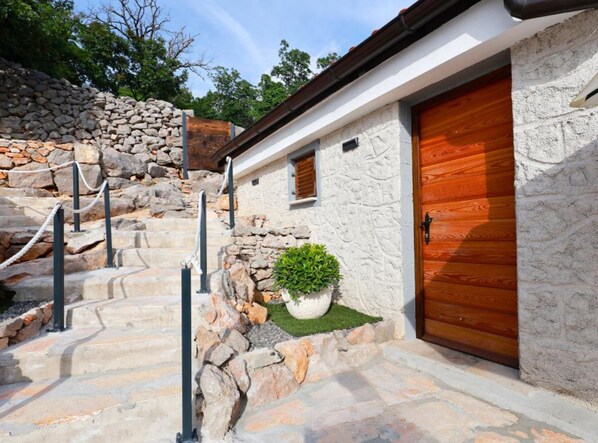 House (Ana’s Stone House Jurčić Kalić w) | Exterior