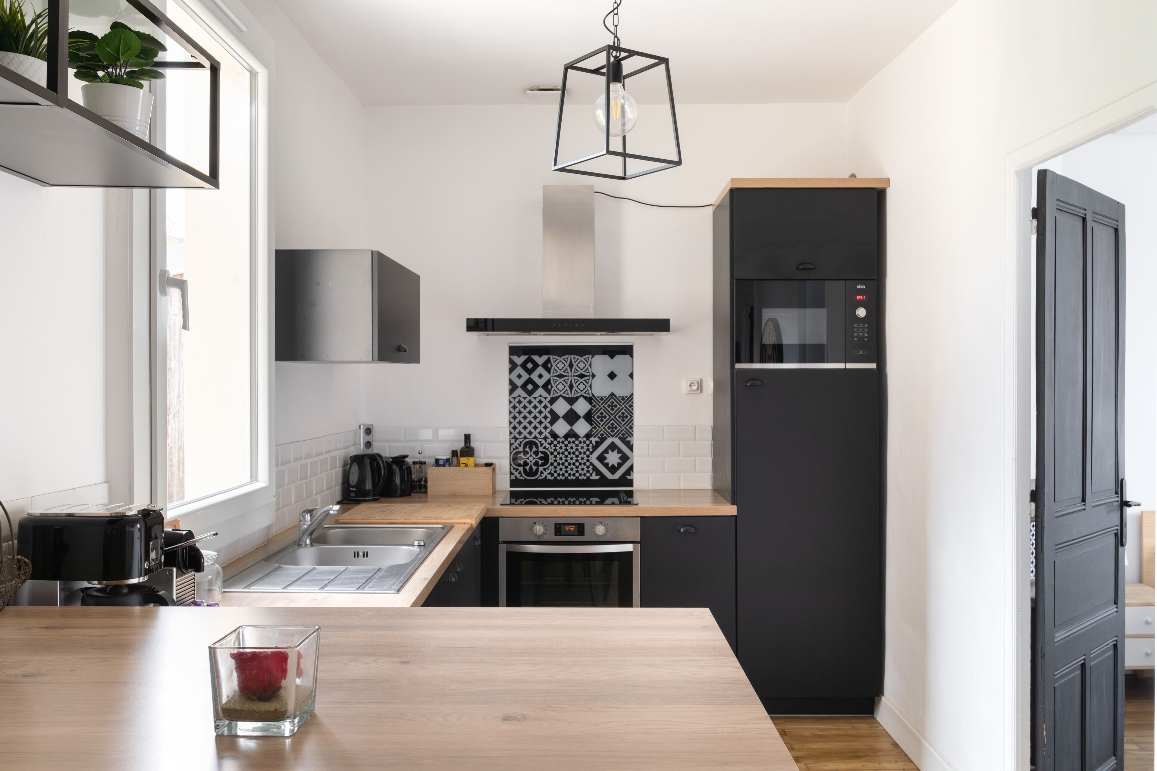 Fridge, microwave, oven, coffee/tea maker