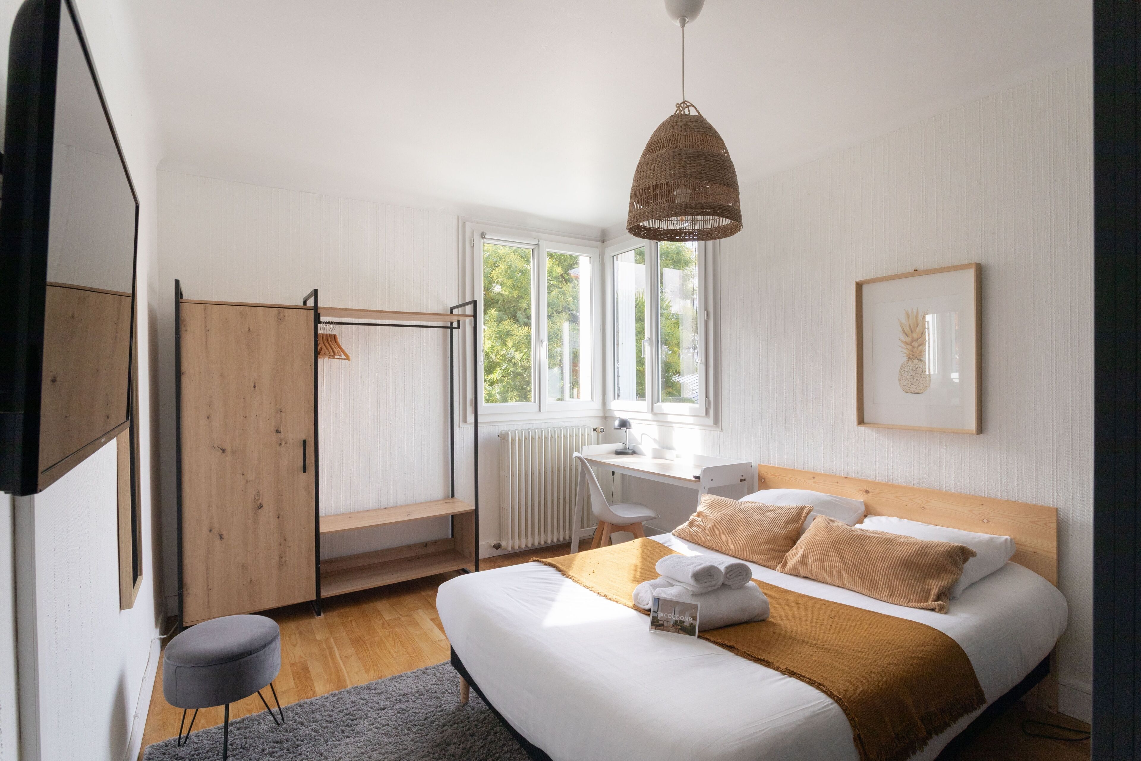 Een strijkplank/strijkijzer, gratis wifi, beddengoed