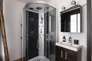 Hair dryer, towels - La Maison du Sud - 4km de la Gare (Saint-Jacques-de-la-Lande)