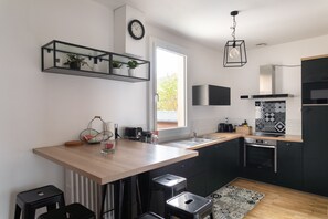 Fridge, microwave, oven, coffee/tea maker - La Maison du Sud - 4km de la Gare (Saint-Jacques-de-la-Lande)