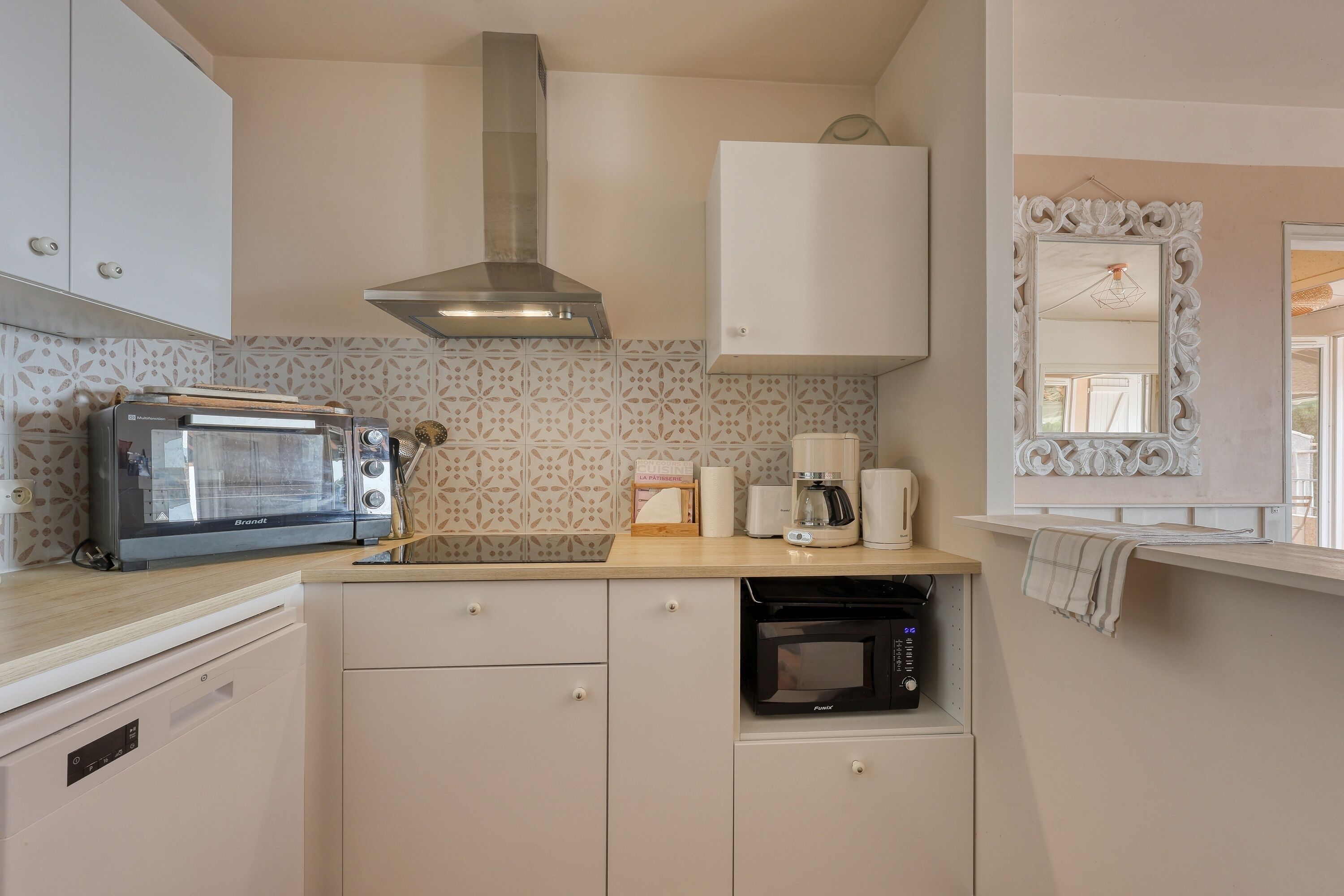 Réfrigérateur, micro-ondes, four, lave-vaisselle