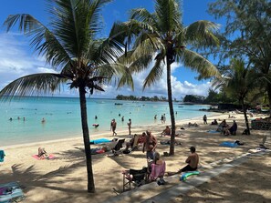Beach nearby, sun-loungers - Charming 3-bedroom villa in Mauritius, Pereybere-Grand Baie with swimming Pool (Pereybere - Grand Baie)
