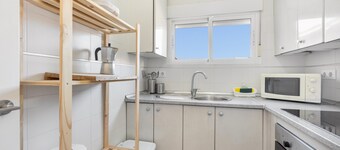 Apartment 'The Bright Beauty' with Wi-Fi and Air Conditioning