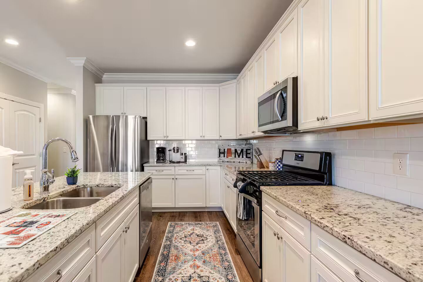 Refrigerador, microondas, horno, placa de cocina