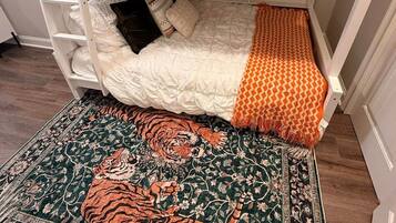 Iron/ironing board, free WiFi, bed sheets