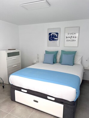 Bügeleisen/Bügelbrett, Reisekinderbett, kostenloses WLAN, Bettwäsche