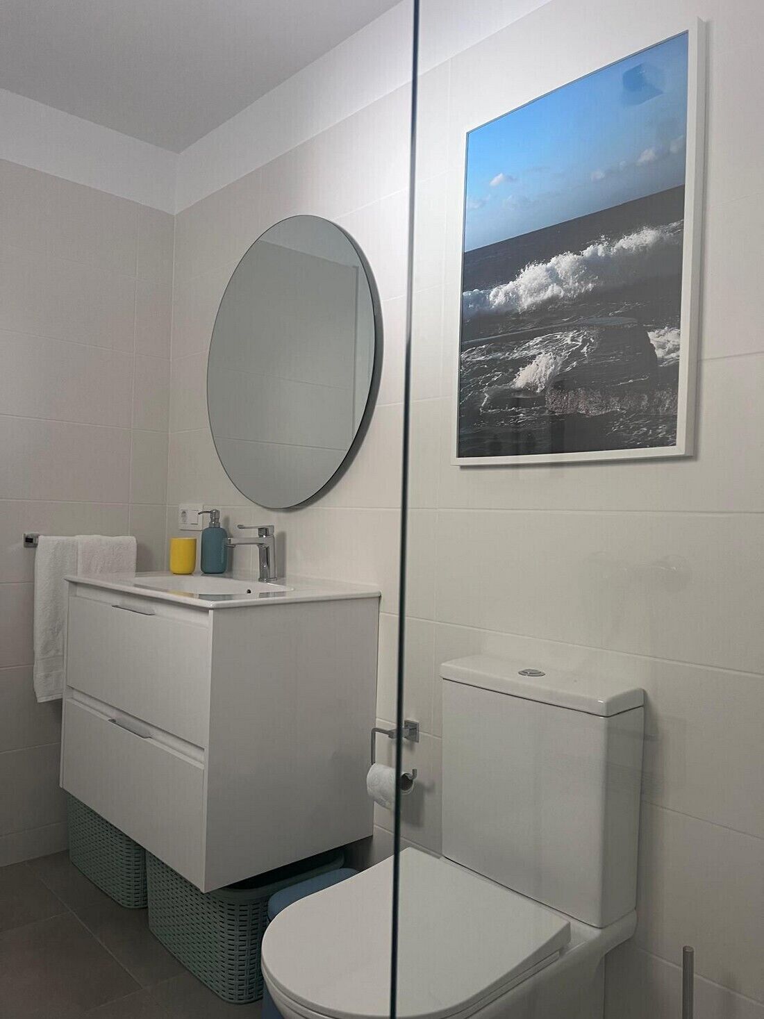 Dusj, hårføner og håndklær