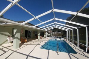 Pool - Villa Willow Wood 3-Bedroom Home Private Pool (Inverness)