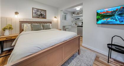Cozy Garden Suite with Fire Pit | Near Trails & Grouse