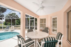 Outdoor dining - Villa Valk: 3 bedroom / 2 bathroom with pool (Hernando)