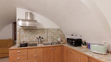 Fridge, microwave, stovetop, coffee/tea maker