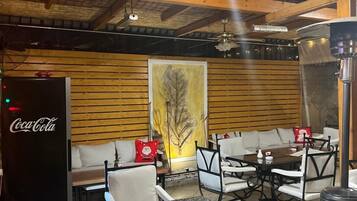 ๋์งํธ ์ฑ๋ ์์ฒญ์ด ๊ฐ๋ฅํ 18cm ์ค๋งํธ TV, ์ ๋ฃ ์ํ