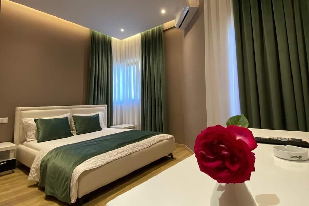 Deluxe Double Room, Balcony, City View | Soundproofing, iron/ironing board, free WiFi