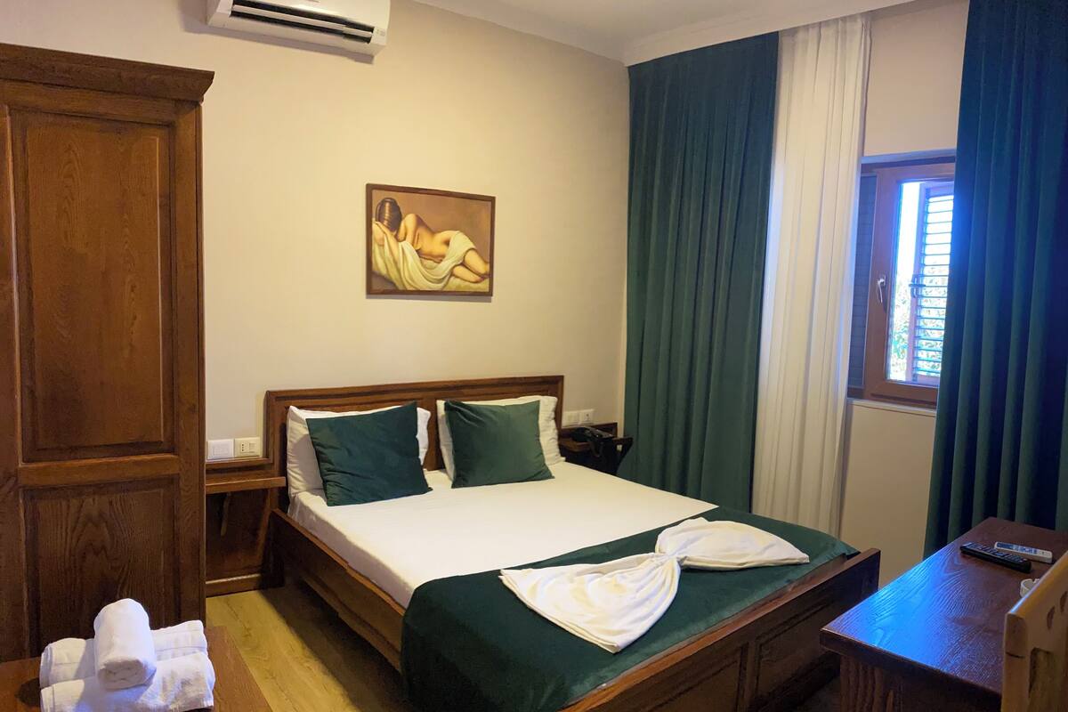 Deluxe Double Room, Balcony, City View | Soundproofing, iron/ironing board, free WiFi