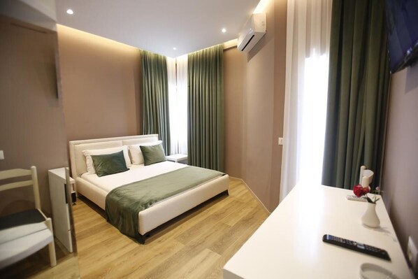 豪華雙人房, 陽台, 城市景觀 | 隔音、熨斗/熨衣板、免費搖籃/嬰兒床、免費無線上網