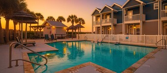 Steps to Beach~Heated Pool~Private Balcony~Deck