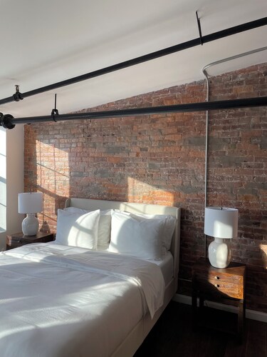 Cozy downtown loft close to Wynn & Nexus