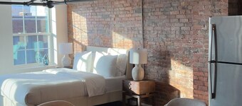 Cozy downtown loft close to Wynn & Nexus