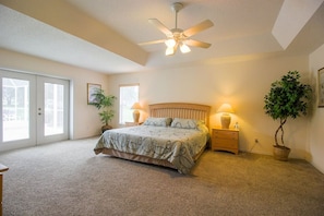 4 bedrooms, desk, iron/ironing board, WiFi