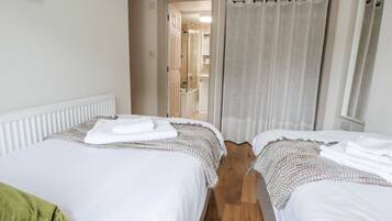 2 phòng ngủ, trang trí khác biệt