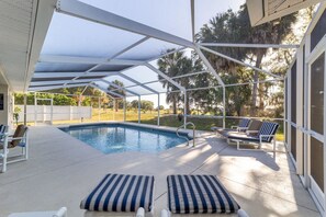 Pool - Villa S&G: Spacious 5 bedroom, family vacations (Inverness)