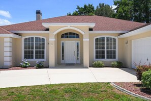 Exterior - Villa S&G: Spacious 5 bedroom, family vacations (Inverness)