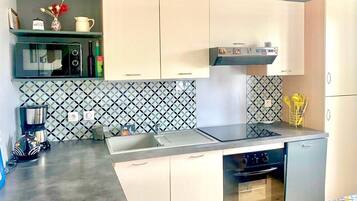 Fridge, microwave, oven, dishwasher