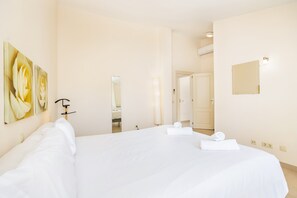 6 habitaciones, tabla de planchar con plancha, wifi y ropa de cama 