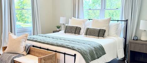 5 bedrooms, iron/ironing board, WiFi, bed sheets