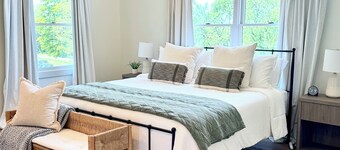 Spacious 5-Bedroom House with Pool and Hot Tub for Families & Groups