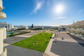 Property grounds - 1-Bedroom Apartment 'T1 Vista Mar, Block 2, Ground Floor D' with Sea View, Wi-Fi & AC (Porches)